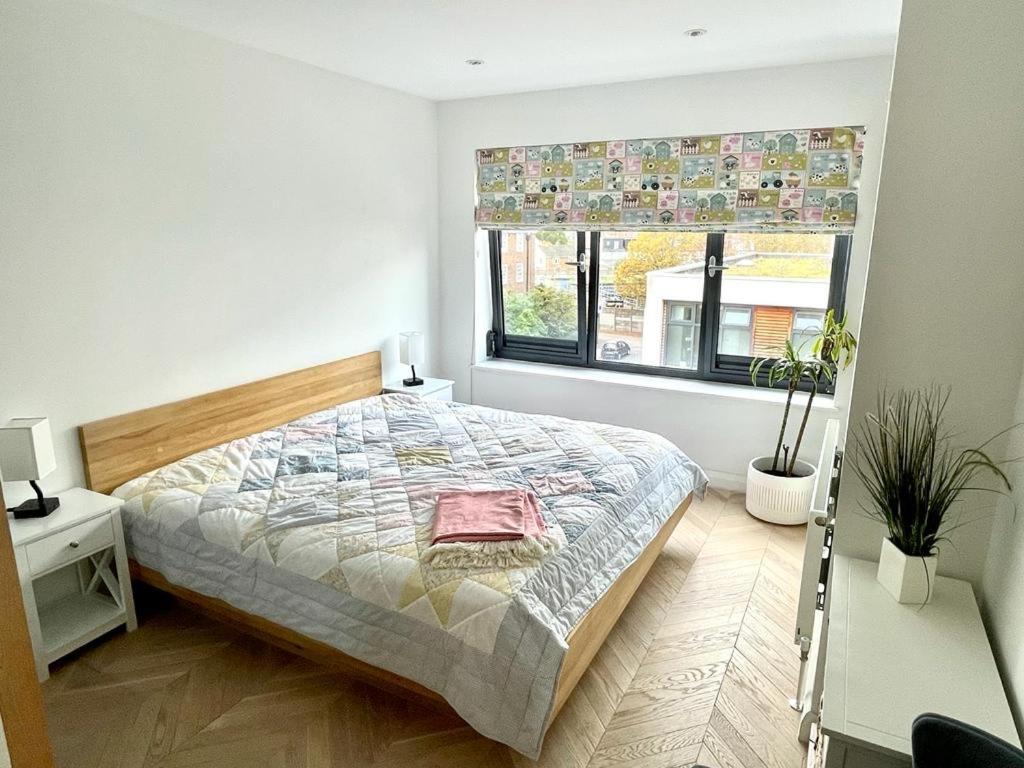 Cosy 1 Bedroom Apartment With Balcony Near Chiswick Londra Esterno foto