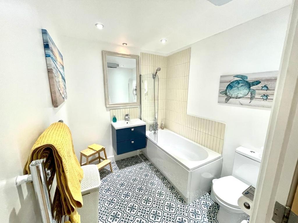 Cosy 1 Bedroom Apartment With Balcony Near Chiswick Londra Esterno foto