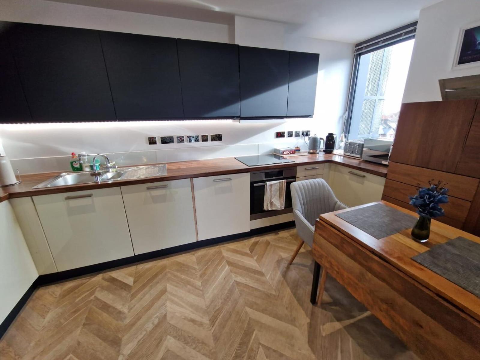 Cosy 1 Bedroom Apartment With Balcony Near Chiswick Londra Esterno foto